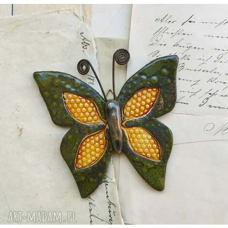 Motyl ceramiczny zielono-miodowy - ręcznie robiona zawieszka na ścianę