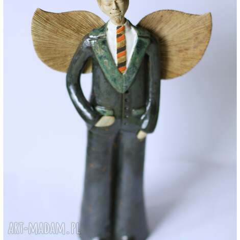Anioł w garniturze - ceramiczna figurka handmade 33 cm