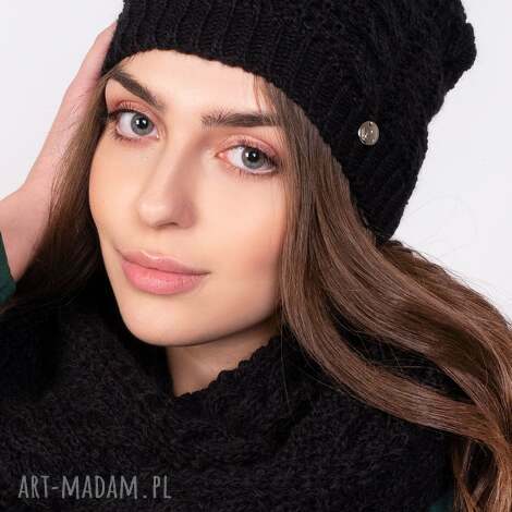 Czarna czapka damska w warkoczowy wzór LANTI Urban Fashion