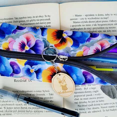 piórnik/kosmetyczka kolorowe bratki do szkoły etui