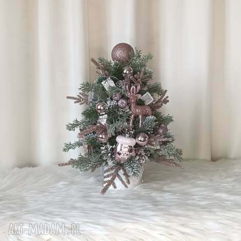 choinka z szyszek różowymi reniferami stroik na boże narodzenie led