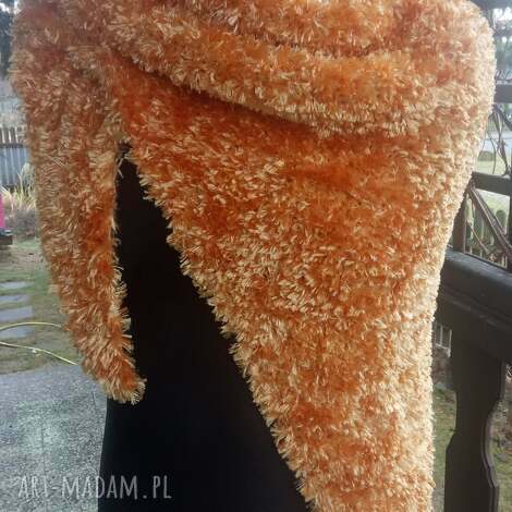 Ciepła chusta złota na drutach - narzutka Polar Bear 150x75