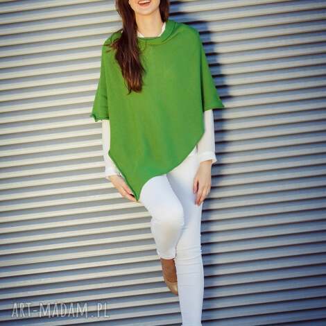 ponczo basic z dzianiny w kolorze zielonym, narzutka oversize, prezent