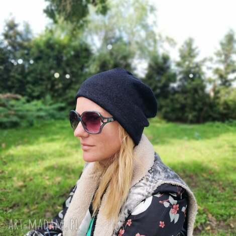 czapka czarna na podszewce, krótka, twarzowa, damska, rozmiar uniwersalny box c1, folk