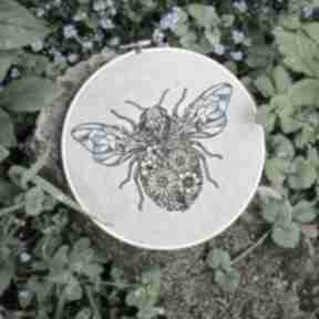 Obrazek z-haftem - pszczoła haft: zapętlona nitka dekoracja ścienna