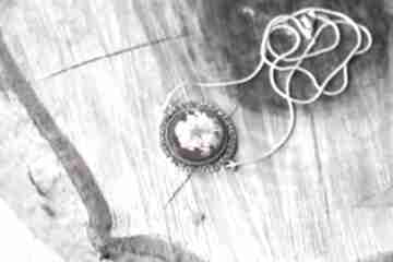 Magia żywicy - naszyjnik retro kwiat eko craft, kwiaty w vintage, z medalion