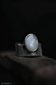 z kamieniem dziki królik pierścień z minerałem, biżuteria z minerałami, regulowana obrączka