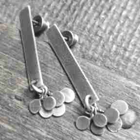 Minimalistyczne kolczyki ze srebra na sztyftach treendy srebrne, wiszące, sztyfty, biżuteria