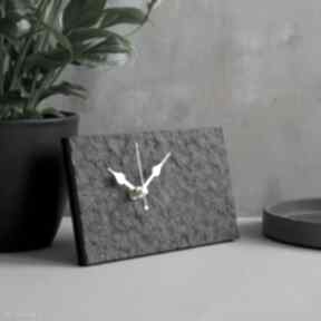 Czarny minimalistyczny zegar