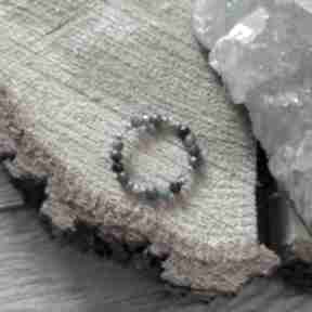 Elastyczny pierścionek z verdelitem i labradorytem reveal, na gumce, dzień kobiet, kamieniami
