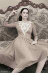 Karmelowa sukienka z koronką sukienki kasia miciak design midi