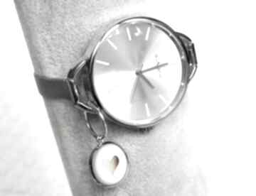 Modny zegarek damski: z zawieszką serduszkiem zegarki gala vena srebrne, serce, srebro