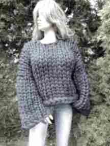 Krótki sweter oversize z wełny merino swetry