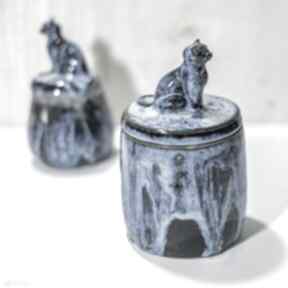 Urokliwy pojemnik cukiernica z kotem kasjopea - na prezent ok 400 ml ceramika azul horse
