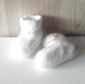 Białe na arte dania buciki, drutach, niemowlęce, ręcznie robione, new born
