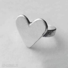 Serduszko pierścionek katarzyna kaminska serce, srebro, zmatowione