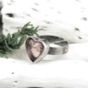 Pierścionek srebrny z bursztynowym sercem a708 artseko bursztyn, prezent dla mamy, kamień
