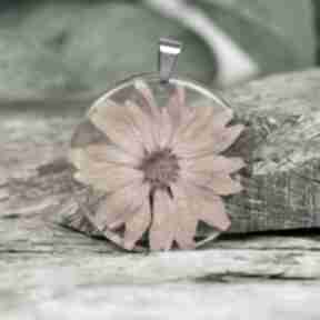 Wisiorek z prawdziwym kwiatem zatopionym w z1329a herbarium jewelry dla kochającej, utrwalone