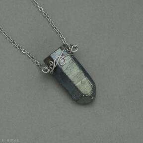 minimalistyczny talizman kwarc tytanowy aura wire agata rozanska naszyjnik, z kamieniem