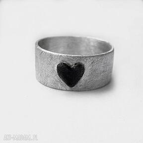 Serduszko pierścionek katarzyna kaminska srebro, oksydowane,