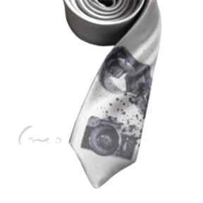 Krawat z nadrukiem - foto szary krawaty gabriela krawczyk, aparat, śledź, nadruk