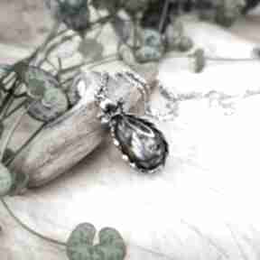 Kwiat jabłoni - wisiorek z labradorytem wisiorki VIVI art tęczowy kamień, naturalny, prosty