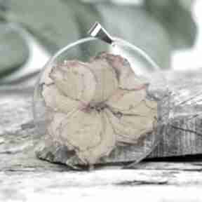 Wisior z różą herbacianą w żywicy z300 herbarium jewelry okrągły wisiorek, biżuteria