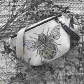 Nerka XXL pszczółka zapętlona nitka pszczoła, kwiaty torebka, beżowa, pastelowa saszetka