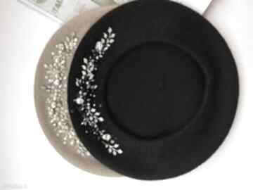 aura accessories haftowany, handmade, beżowy beret, z koralików, czarny czapka