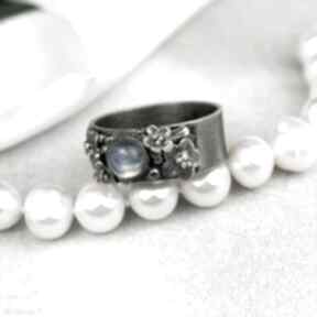 Kwiatowa obrączka pierścionek ze srebra na prezent kamień księżycowy dla romantyczki