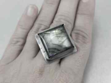 Labradoryt: srebro, pierścionek, obrączka. Iryzuje. Duży