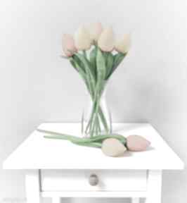 dekoracje. babci kwiaty tulipany bukiet prezent wazon