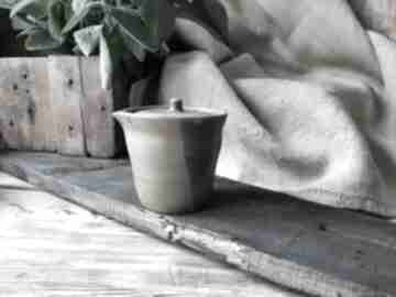 Ręcznie robiony kubek gaiwan z przykryweczką i dzióbkiem styl japoński kolory sawanny ceramika