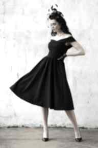 Czarna z dekoltem kasia miciak design sukienka, hiszpańska, elegancka, kieszenie, midi