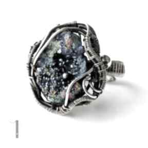 Osobliwość - pierścień z pirytem miechunka baśniowy, piryt, tęczowy, srebro, pierścionek