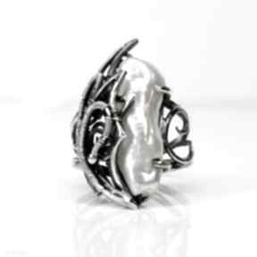 Unihorn VI - srebrny pierścień z perłą biwa miechunka pierścionek, metaloplastyka srebro