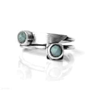Mini blue pierścionek z turkusami miechunka srebrny, metaloplastyka srebro, turkus, nowoczesny