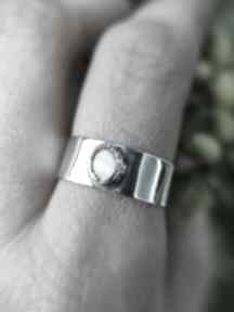 Srebrny pierścionek z kamieniem księżycowym zamówienie indywidualne dla p angeliki angry cat
