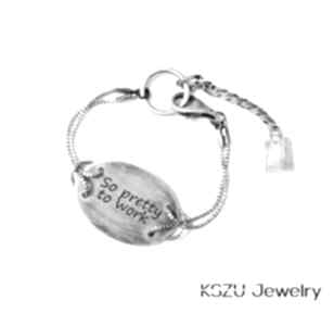 "so pretty to work" silver oval plate bracelet light kszu jewellery grawer, minimalizm, oksyda