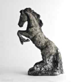 Rzeźba ceramiczna konia stającego dęba - figurka ceramika azul horse koń, ozdoba