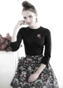 Bluzka z różą czarna kasia miciak design, elegancka, uniwersalna, dopasowana