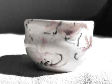 Czarka z porcelany do herbaty ekspresja czerwonych kwiatów ceramika strzelecka slezak kubek