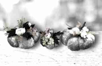 Zestaw trzech dyń welurowych z kwiatami handmadelovo dekoracje, jesień, dynia ozdobna