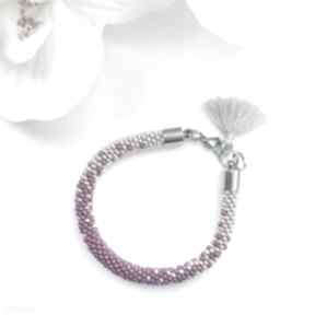 Bransoletka ombre z chwostem różowo srebrna pracownia lawre koralikowa, cieniowana, szydełkowa