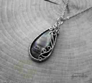 Wisiorek z labradorytem, wire wrapping, stal chirurgiczna wisiorki agata rozanska