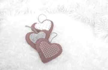 Pomysł na upominek święta. Zestaw 3 czerwonych serc z filcu dekoracje świąteczne maka design
