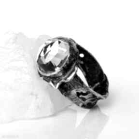 Round pierścionek z kryształem miechunka srebrny, metaloplastyka srebro, regulowany, kryszał