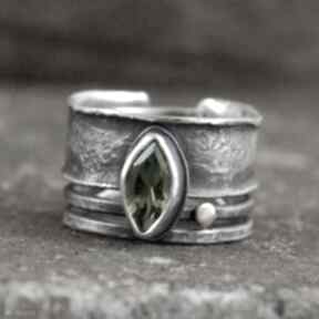 Oliwin, złoto - oksydowany pierścionek atelier4 z oliwinem, z peridotem, zielony kamień, srebro