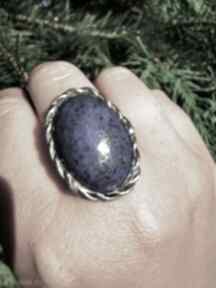 Srebrny pierścień z lapisem argentum vita, rękodzieło, ekskluzywna biżuteria, lapis lazuli