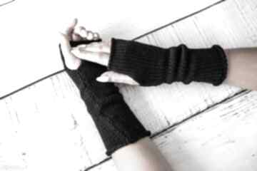 czarne rękawiczki hermina, wełniane dodatki na zimę, prezent dla pań, damskie zimowe mitenki